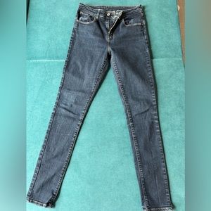 Levi’s High Rise Skinny Jeans, Size 28: LIKE-NEW CONDITION